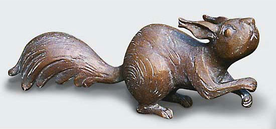 Gartenskulptur 'Witterndes Eichhörnchen', Bronze