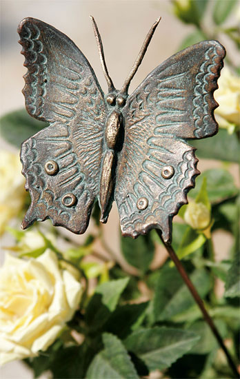 Gartenstecker 'Schmetterling auf Bronzestab', Skulptur