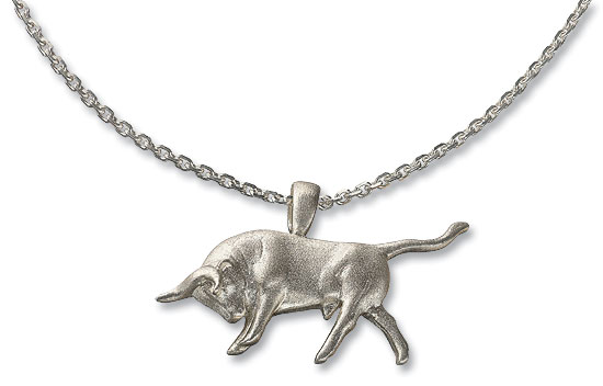 Kurt Arentz: Collier 'Angreifender Stier', Version Silber, Skulptur, Schmuck