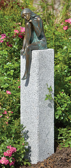 Gartenskulptur 'Emanuelle' (Version mit Stele)