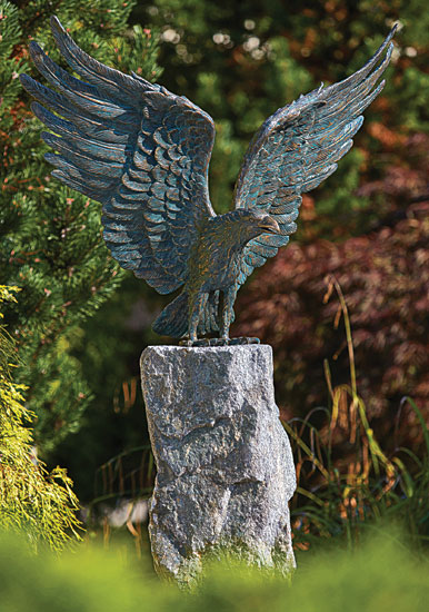 Gartenskulptur 'Seeadler' (Version mit Granitfindling)