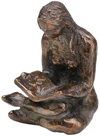 Birgit Stauch: Skulptur 'Buchleserin', Metallguss