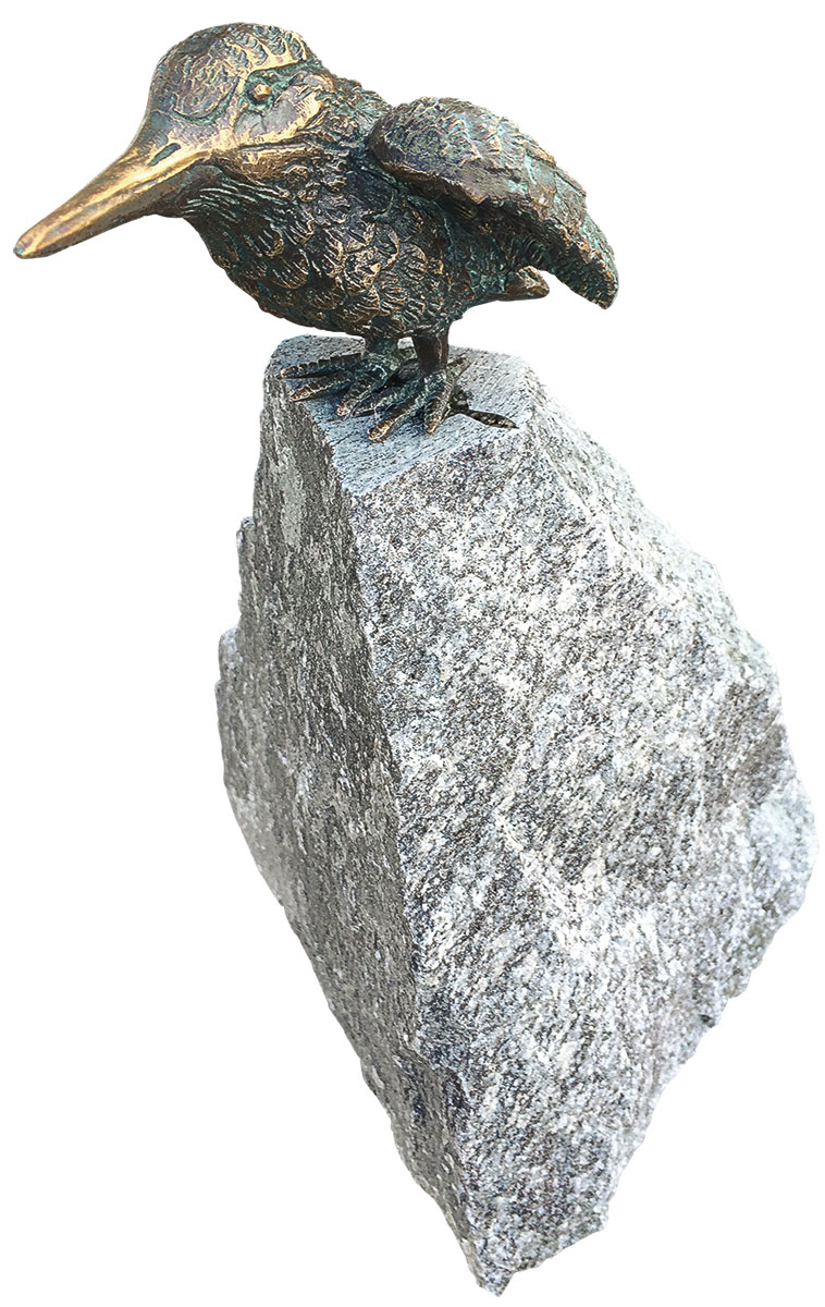 Gartenskulptur 'Eisvogel auf Granitstein', Bronze