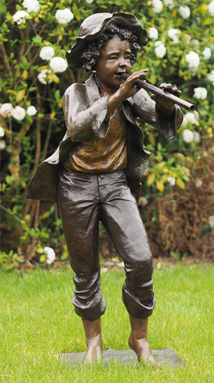 Gartenskulptur 'Junge mit Flöte', Bronze