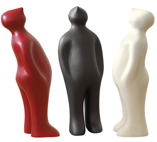 Guido Deleu: 3 Keramikfiguren 'The Visitor' (Mini-Version, Höhe 18,5 cm) im Set, Skulptur