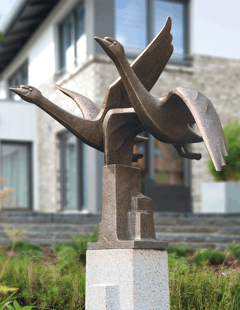 Hans Huschka: Gartenskulptur 'Schwanengruppe' (ohne Steinsockel), Bronze