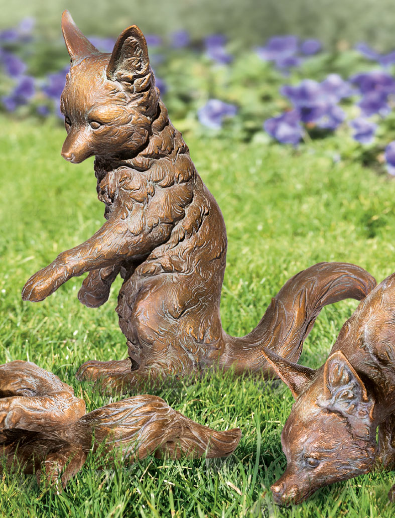 Gartenskulptur 'Jungfuchs, sitzend', Bronze
