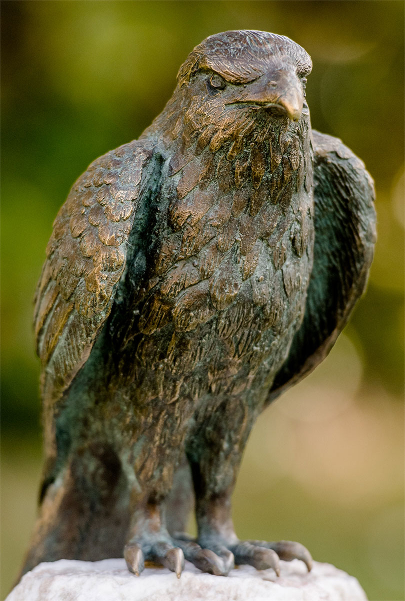 Gartenskulptur 'Roter Milan', Bronze