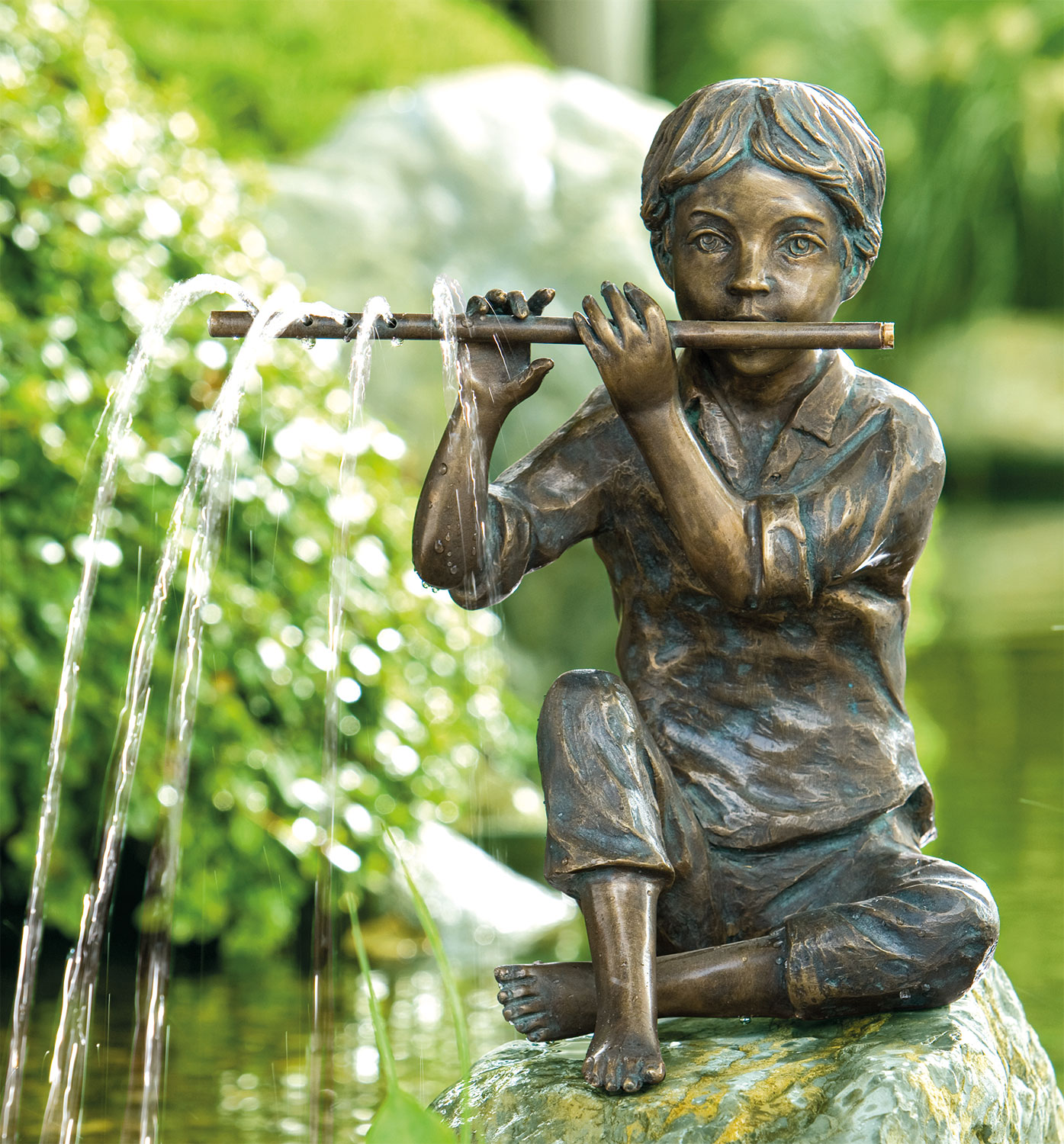 Gartenskulptur / Wasserspeier 'Flötenspielender Clemens', Bronze