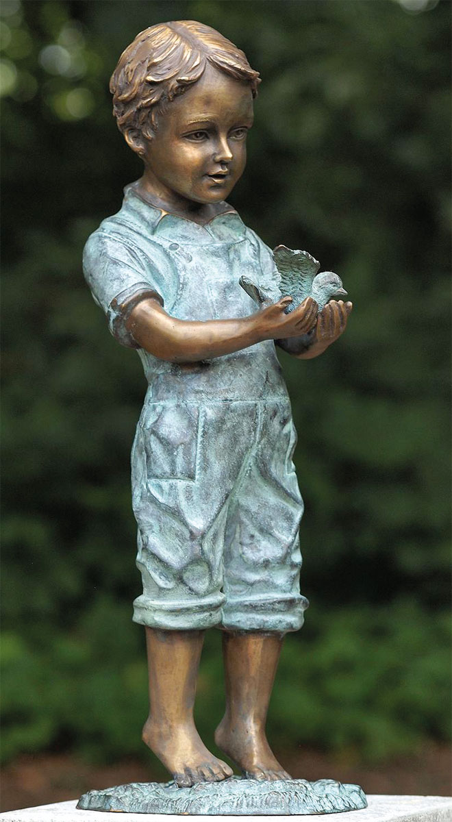 Gartenskulptur 'Junge mit Vogel', Bronze