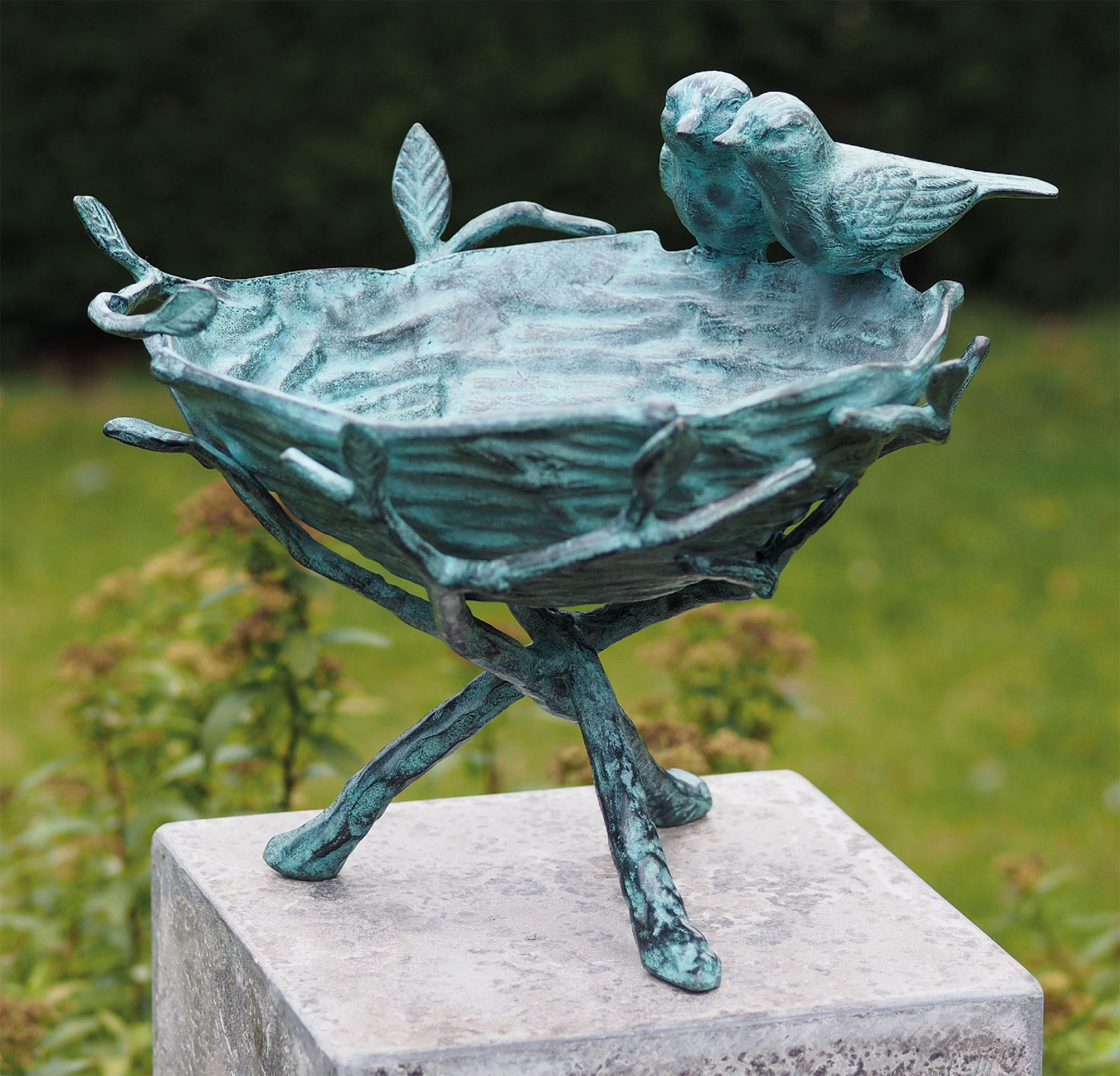 Gartenskulptur / Vogeltränke 'Vogelpaar am Nest' (ohne Sockel), Bronze