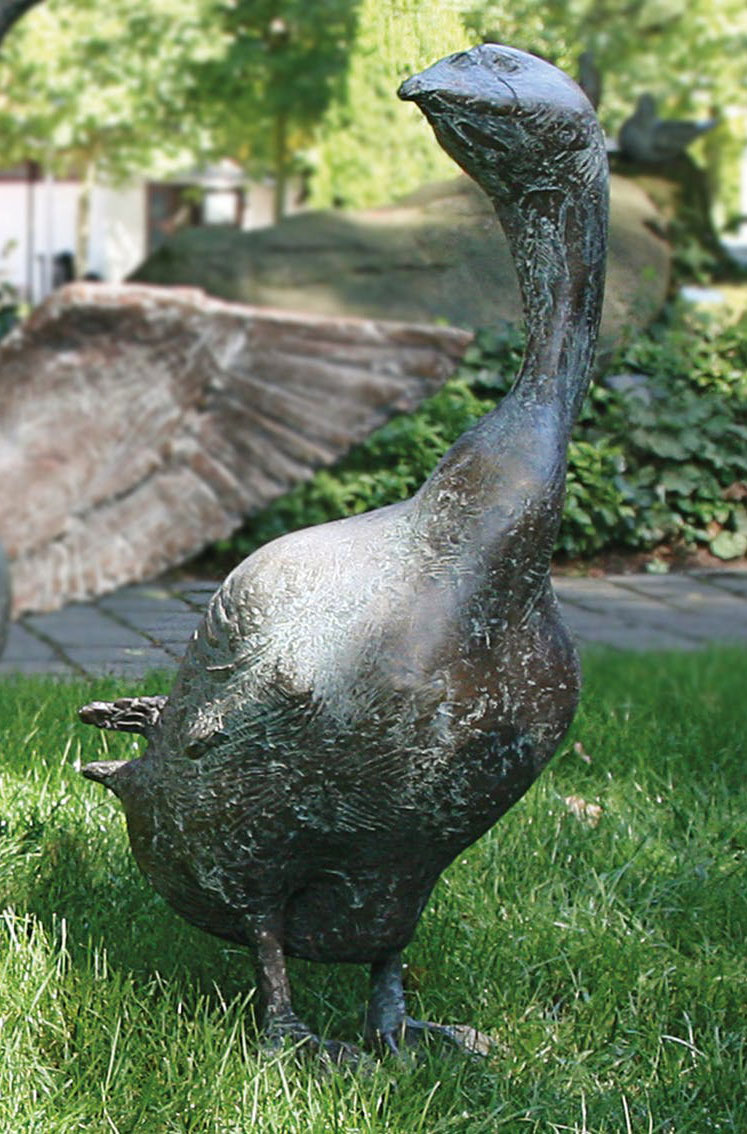 Hans Nübold: Gartenskulptur 'Gans, nach rechts blickend', Bronze