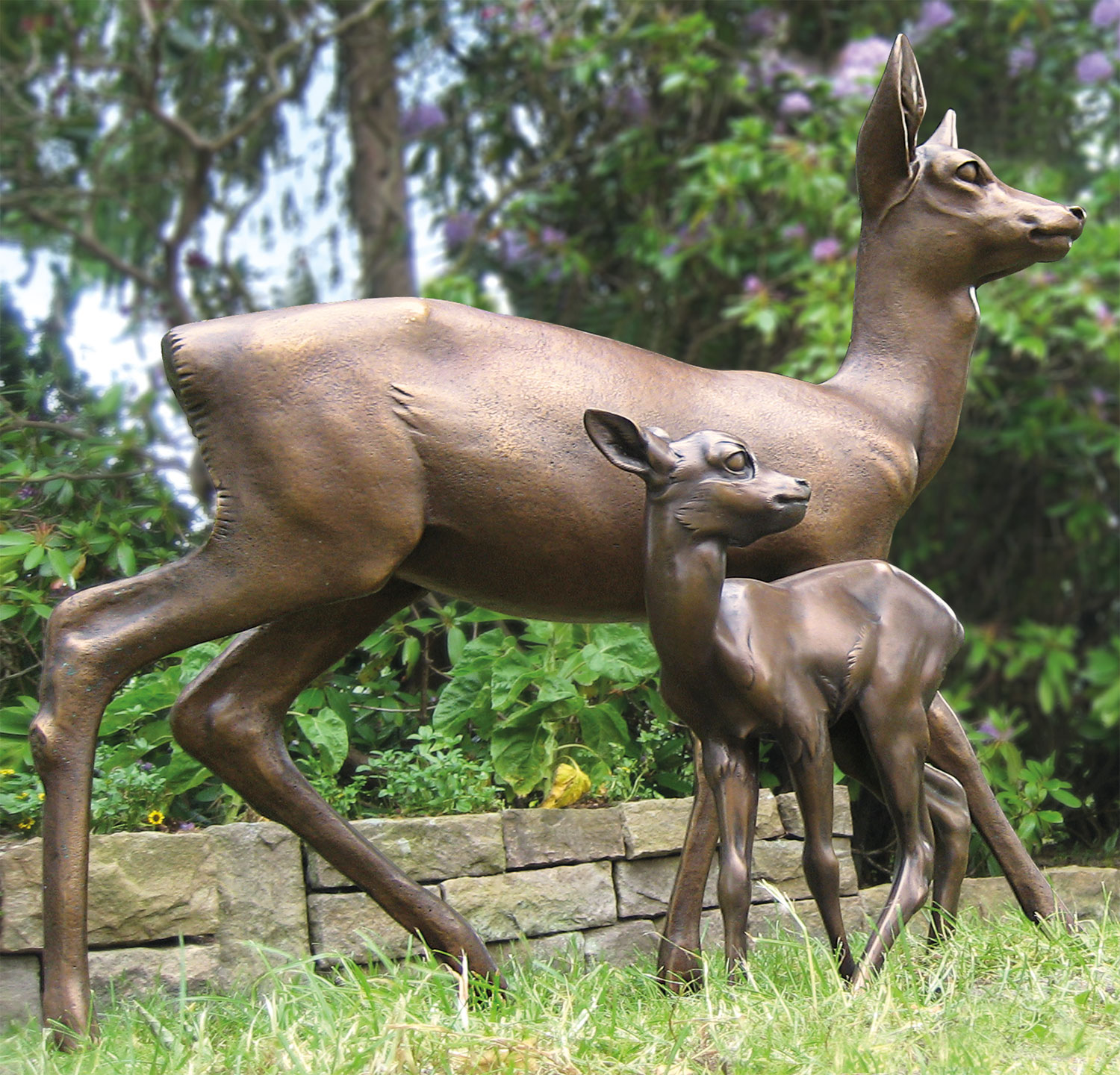 Helmut Diller: Gartenskulptur 'Ricke' (ohne Rehkitz), Bronze