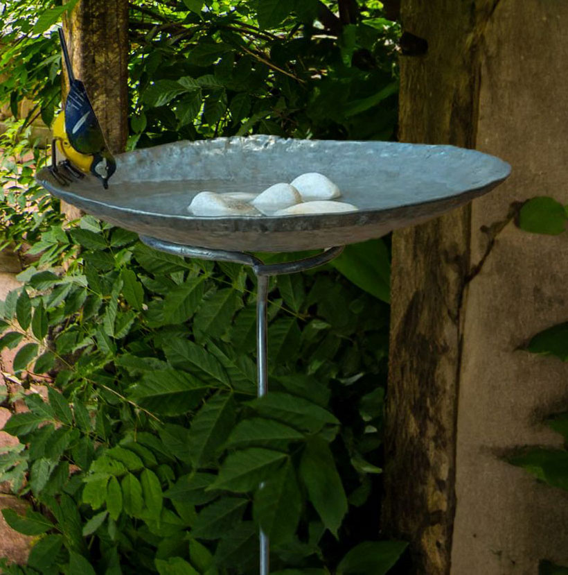 Gartenstecker / Vogelbad mit Meise