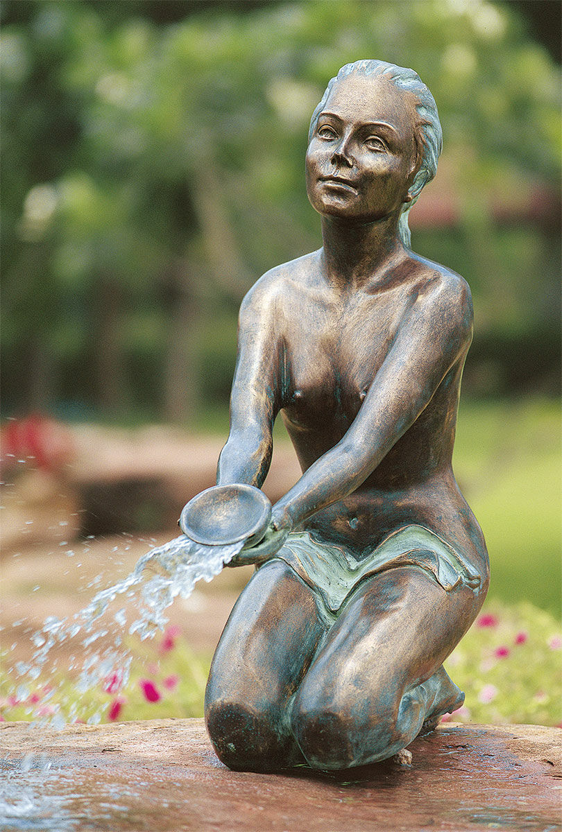 Trädgårdsskulptur / Gargoyle "Nina med skål", brons