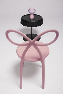 Design stoel "Ribbon Chair", roze versie - Ontwerp Nika Zupanc cstorm-arsmundi-base.detail.by-artist Qeeboo