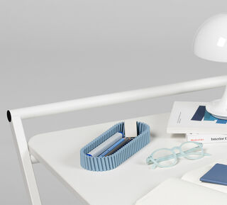 Bakke "bFRIENDS Tilted Tray Soft Blue" (uden indhold) - Design Pearson Lloyd von Bene