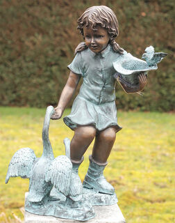 Tuinbeeld / waterspuwer "Meisje met ganzen", brons