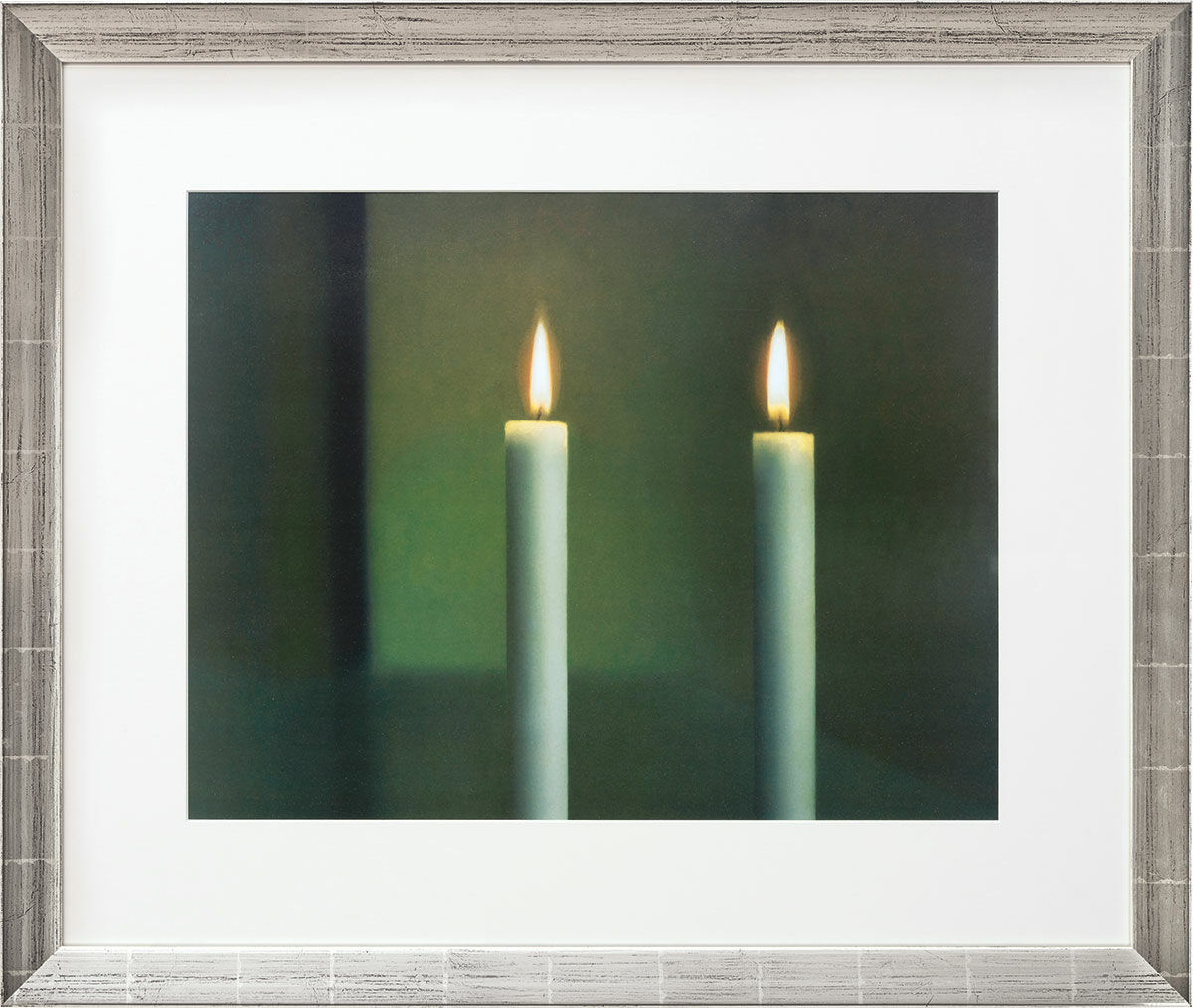 Bild "Två ljus" (1982), silverfärgad inramad version von Gerhard Richter