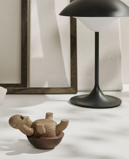 Houten figuur "Turtle Speedy" - Ontwerp Chresten Sommer cstorm-arsmundi-base.detail.by-artist Spring Copenhagen