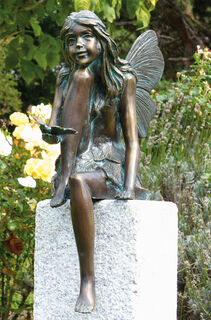 Haveskulptur "Fe med sommerfugl" (uden søjle), bronze