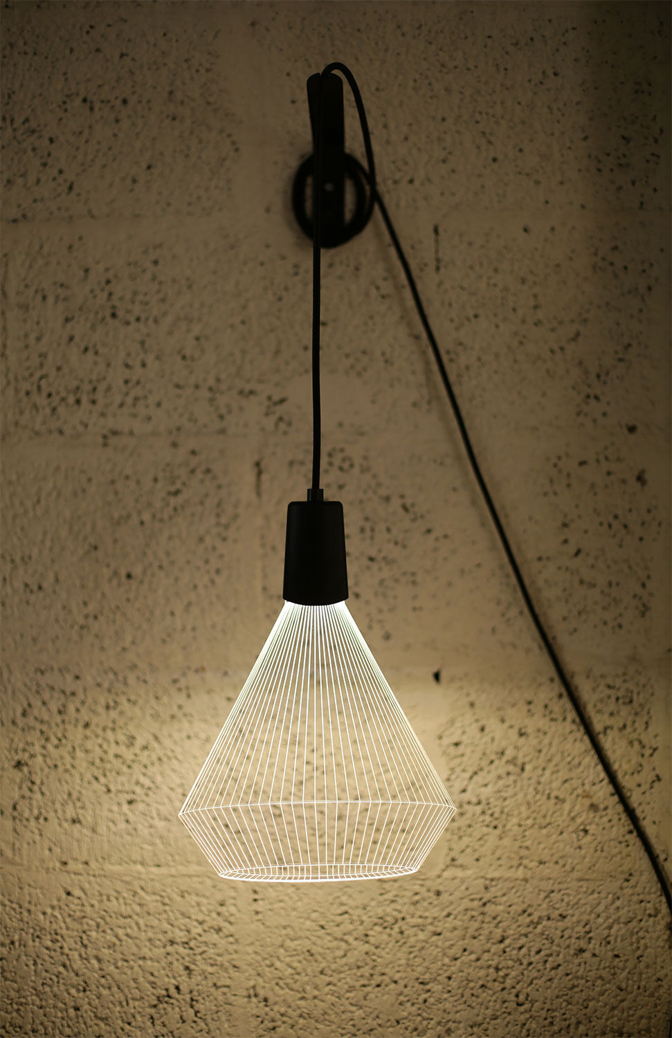 LED-pendellampa "Geo" von Studio Cheha